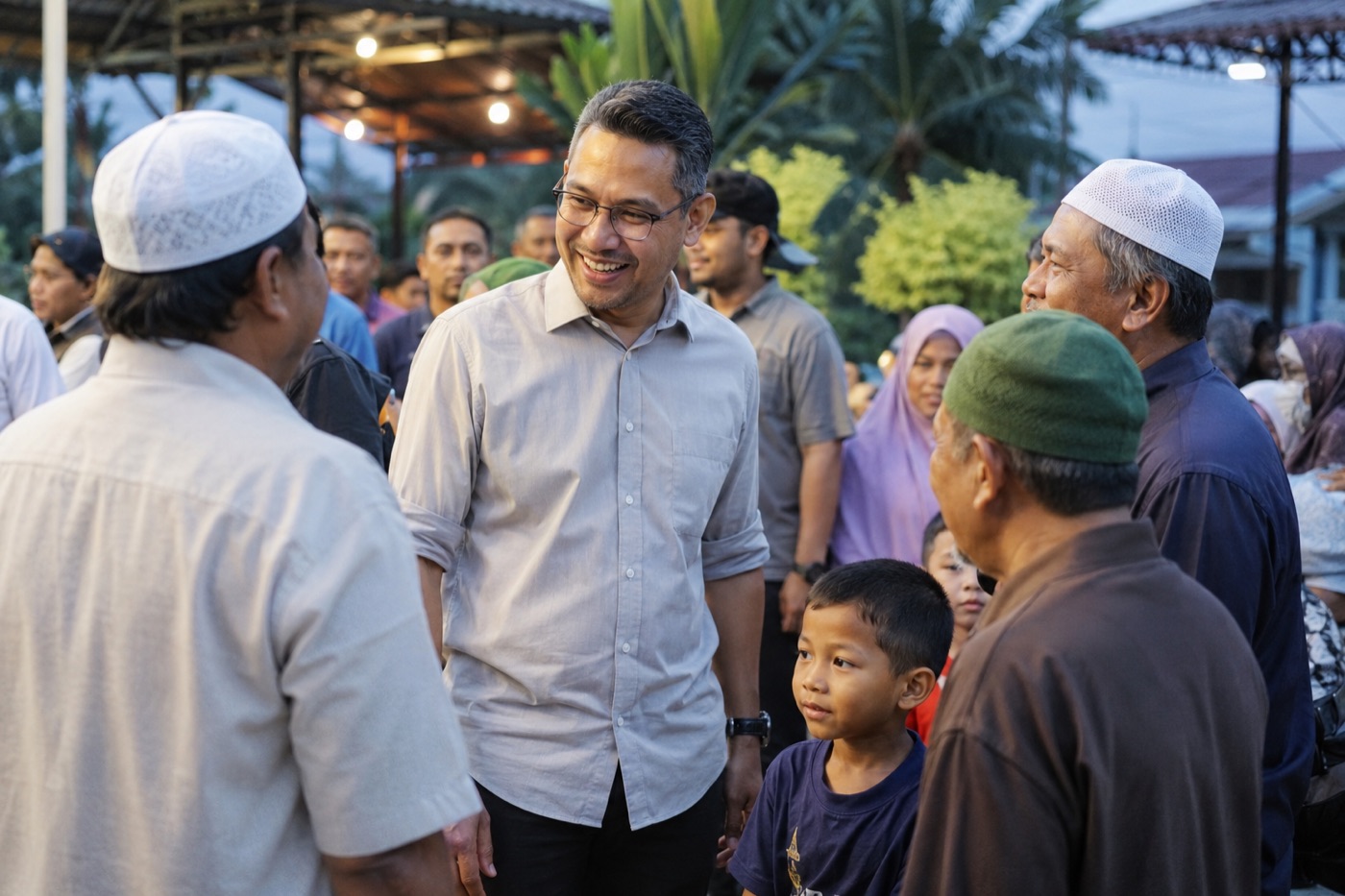 Wakil rakyat bersama komuniti